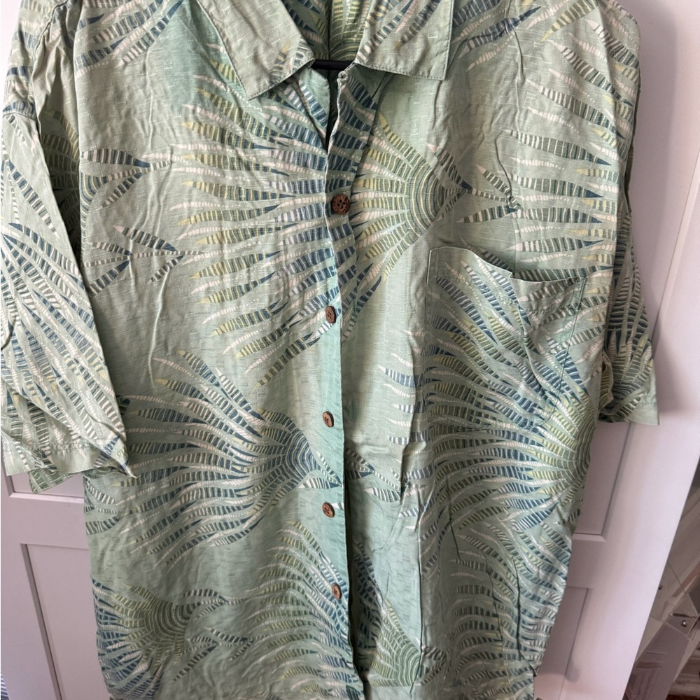 Tommy Bahama Light Green Short-Sleeve Button-Down with Blue-Green Leaf Print